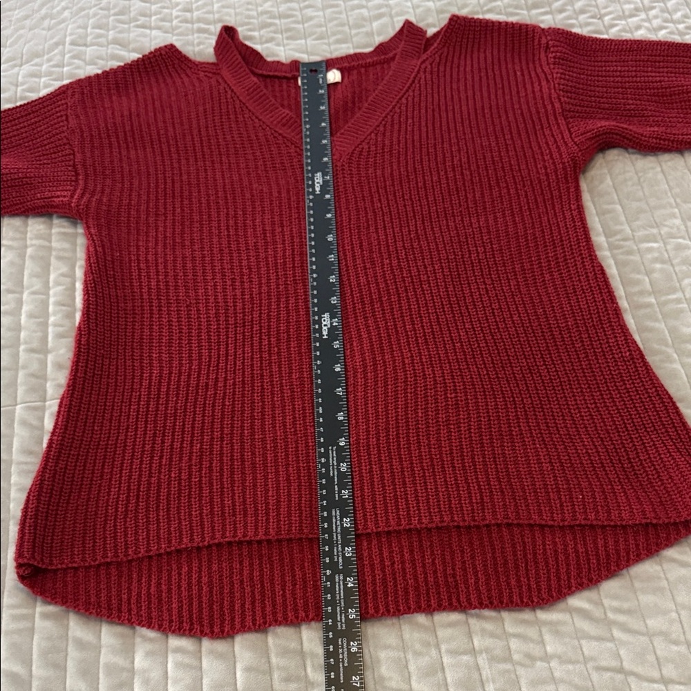 Lida Collection Red V-Neck High-Low Ribbed Knit Sweater - Size M - Picture 7 of 7